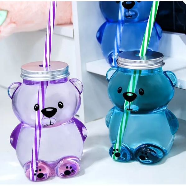 لیوان خرسی همراه با نی