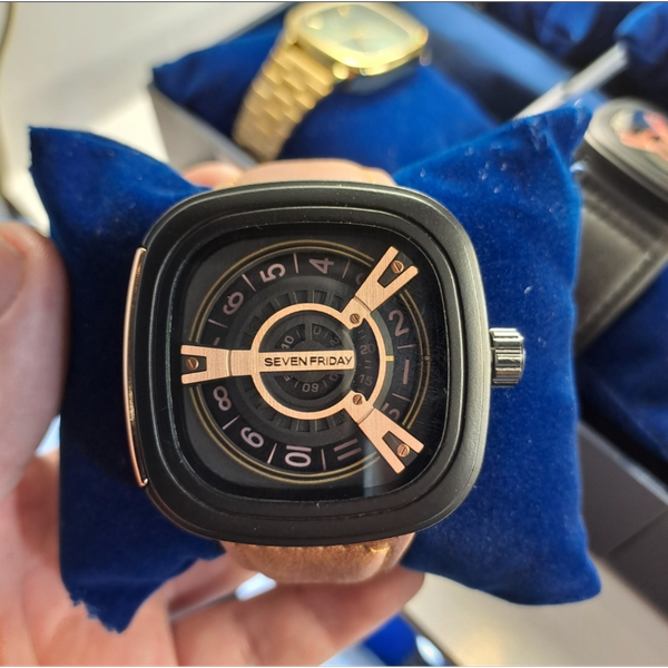 سون فرایدی قهوه ای مربعی