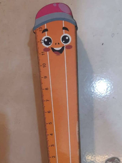 خط کش چوبی طرح مداد