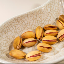 پسته احمد آقایی خام ممتاز (250 گرم)