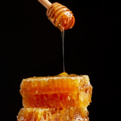عسل موم دار (1800 گرم)