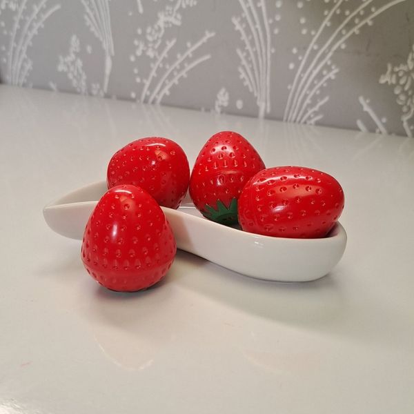 بالم لب رنگی توتفرنگی