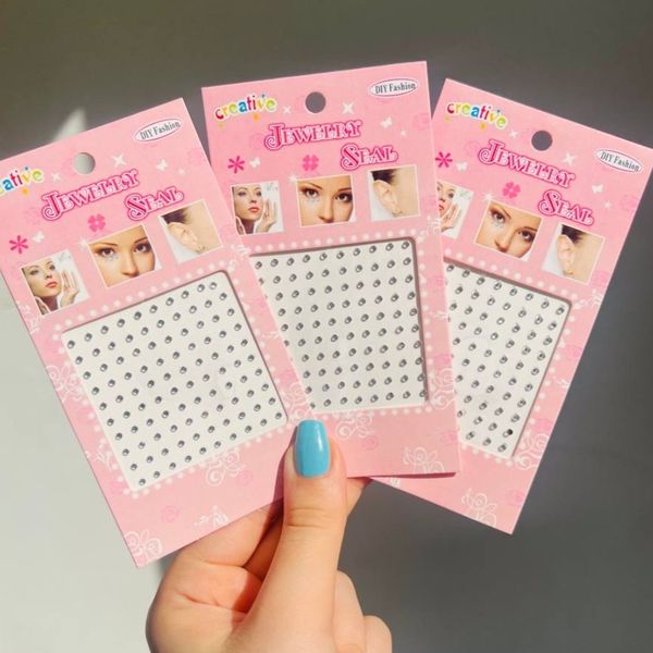 پیرسینگ چسبی