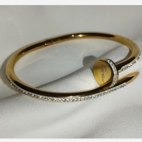 دستبند مجلسی زنانه میخی برند کارتیر وارداتی