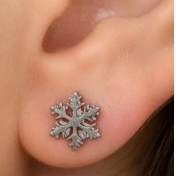 گوشواره میخی زنانه طرح برف نقره ای