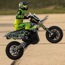 موتور کنترلی لوسی براشلس losi 1/4 Promoto-MX Motorcycle RTR with Battery and Charger