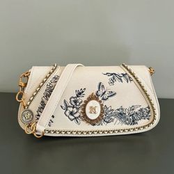 کیف کی بی طرح گل