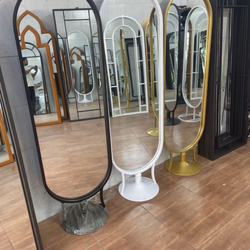 آینه ایستاده