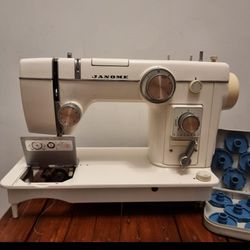 چرخ خیاطی ژانومه مدل 802 (استوک)