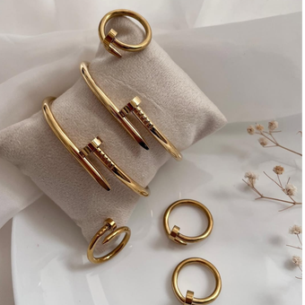بنگل میخی کارتیر Cartier طلایی