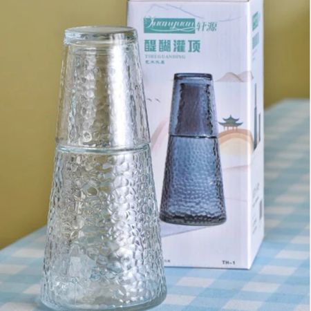 پارچ و لیوان شب