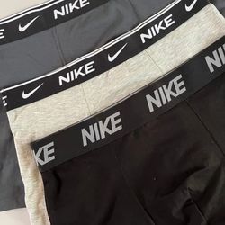 🩳 شورت مردانه نایک (NIKE) مدل پادار قواره بزرگ