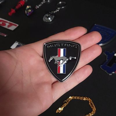 آرم فلزی رنگ مشکی