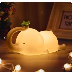 چراغ خواب شارژی سیلیکونی طرح فیل دارای تایمر خودکار