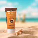 کرم ضد آفتاب رنگی سان سیف، مدل SPF50، مناسب پوست چرب، مختلط و دارای آکنه تنالیته رنگ روشن و حجم 50 میلیلیتر، محافظت کننده در ب