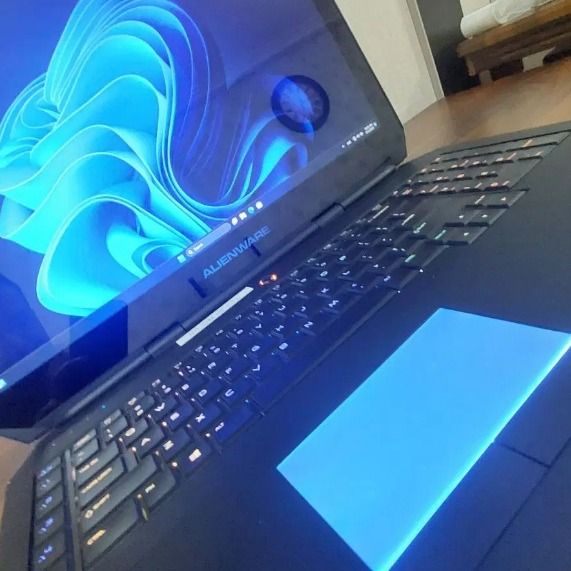 لپ تاپ Alienware (استوک) ظرفیت 640 گیگابایت با رم 8 گیگابایت و گرافیک Nvidia GTX 980M 4GB DDR5