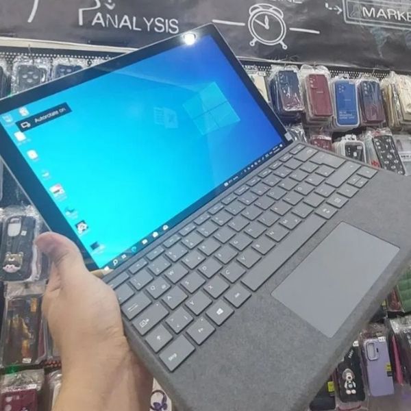 لپ تاپ Surface Pro 5 (استوک) ظرفیت 256 گیگابایت با رم 8 گیگابایت و گرافیک Intel HD 620 4GB