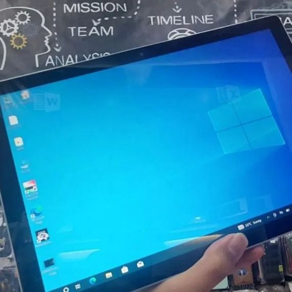 لپ تاپ Surface Pro 5 (استوک) ظرفیت 256 گیگابایت با رم 8 گیگابایت و گرافیک Intel HD 620 4GB