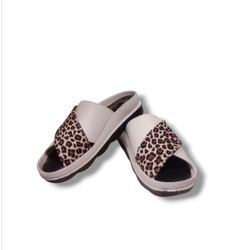 صندل زنانه زرپای مدل 36-558 رنگ پلنگی سفید مشکی