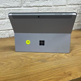 microsoft surface  go corem(3)/ram8GB/ssd 128 gig/ intel /silver