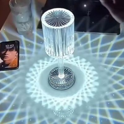 لامپ کریستالی سه‌بعدی هولوگرافیک