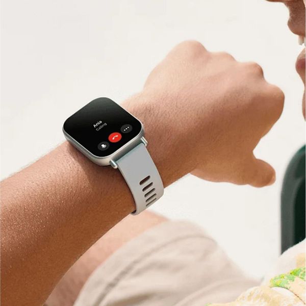 ساعت هوشمند شیائومی مدل Redmi Watch 5 Active دارای قابلیت های قابلیت مکالمه از طریق بلوتوث، قابلیت تغییر طرح ساعت یا تم بند پلاس
