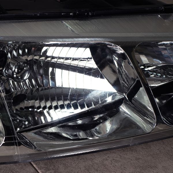 چراغ جلو خودرو گروه پژوهش صنعت مدرن کد Pe100 مناسب برای پژو پارس بسته دوعددی