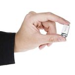 فلش مموری وریتی مدل V-819 ظرفیت 64 گیگابایت با بدنه فلزی، رابط USB 2.0 Type-A، سرعت انتقال 30 مگابایت بر ثانیه و سازگار با گوشی،
