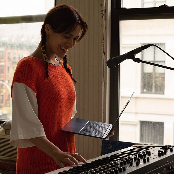 لپ تاپ 13.6 اینچ اپل مدل MacBook Air MLY33 2022 LLA-M2-8GB RAM-256GB SSD