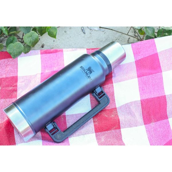 فلاسک استنلی مدل The Legendary Classic Bottle کد F 2021 گنجایش 1.4 لیتر