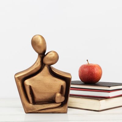 مجسمه مدل آغوش عشق کد  Gold-02