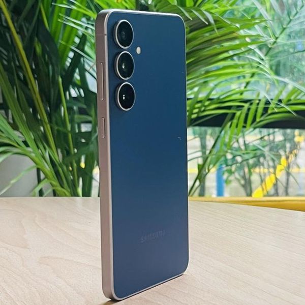 گوشی موبایل سامسونگ مدل Galaxy S25 FE دو سیم کارت ظرفیت 256 گیگابایت و رم 8 گیگابایت - ویتنام