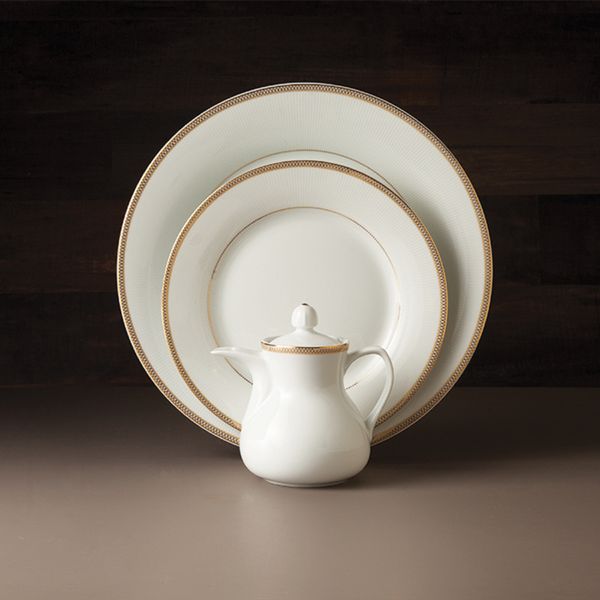 سرویس غذاخوری 108 پارچه چینی زرین ایران سری شهرزاد مدل سپینود درجه یک