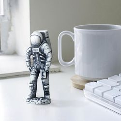 مجسمه طرح فضانورد