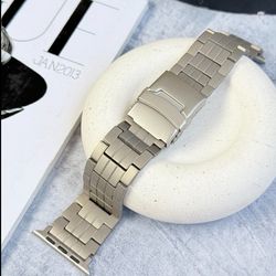 بند اپل واچ فلزی کلاسیک مدل سه ردیفه