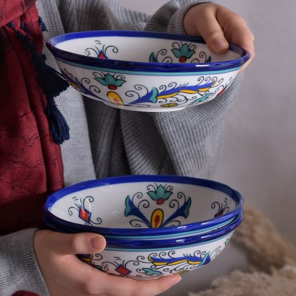 کاسه سفید لبه آبی