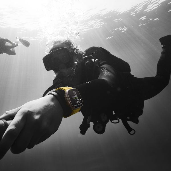 ساعت هوشمند اپل مدل Ultra 49 mm Alpine Loop دارای قابلیت های صفحه نمایش لمسی، کنترل سطح اکسیژن خون، قابلیت مکالمه از طریق بلوتوث