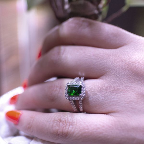 انگشتر نقره زنانه مدل زمرد AMT-R125