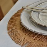 زیر بشقابی گرد حصیری
