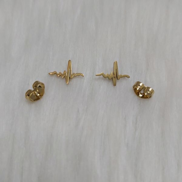 گوشواره زنانه مدل میخی طرح ضربان قلب کد beat113*549