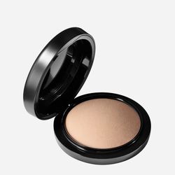 اسکین فینیش مک مدل MAC Mineralize Skinfinish Natural Light Plus( اصل)