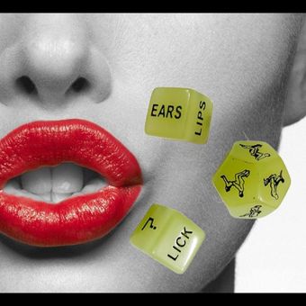تاس زناشویی پوزیشن ، مکان ، بدن شب تاب بسیار باکیفیت