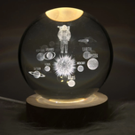 چراغ خواب مدل گوی کریستال طرح فضانورد و کهکشان