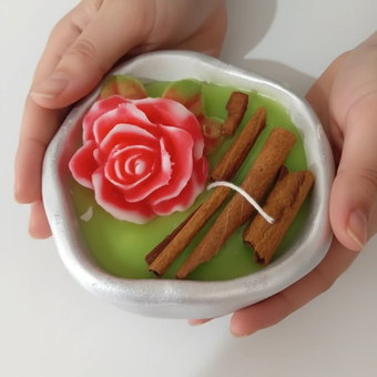 شمع گل محمدی با رایحه گل محمدی