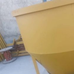 باکت بتن‌ریزی 2000 لیتری تخلیه از بغل گیربکسی