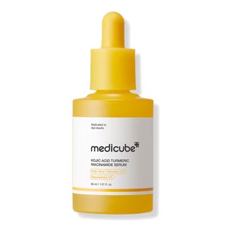 سرم روشن‌کننده مدیکیوب کوجیک اسید و زردچوبه مدل Kojic Acid Turmeric حجم 30 میلی‌لیتر