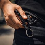 جاکلیدی چرمی مدل Obsidian Loop