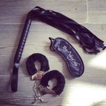 ست اکسسوری جذاب شامل شلاق دستبند چشم‌بند