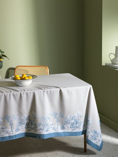 رومیزی مادام کوکو مدل Ravage سایز 150x150 سانتی‌متر