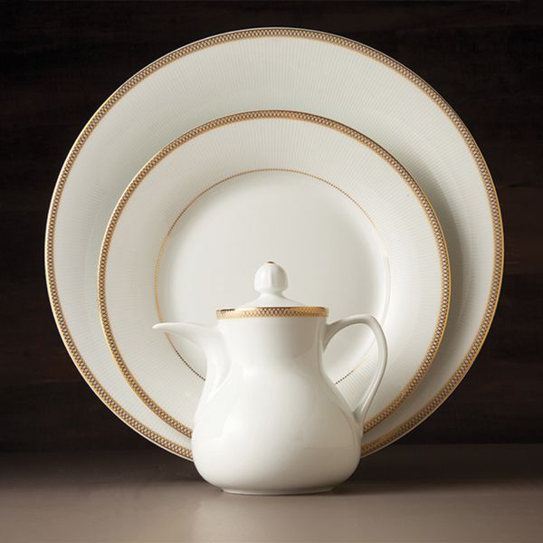 سرویس غذاخوری 108 پارچه چینی زرین ایران سری شهرزاد مدل سپینود درجه یک